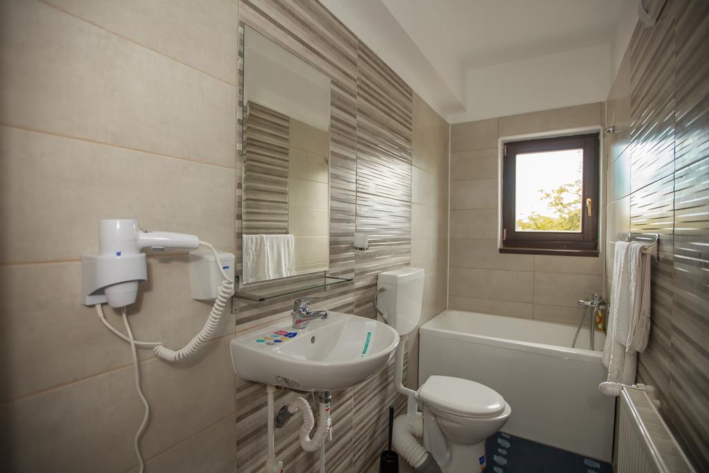 Pensiunea Aurora Hotel Racova Buitenkant foto